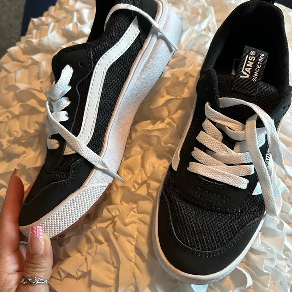Vans Kids Classic Black and White Sneakers • 3 • NWT - Picture 3 of 7